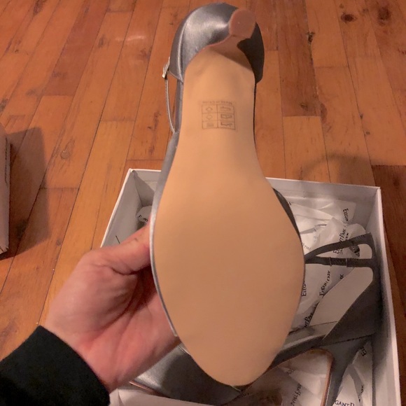 Silver heels - Picture 2 of 2